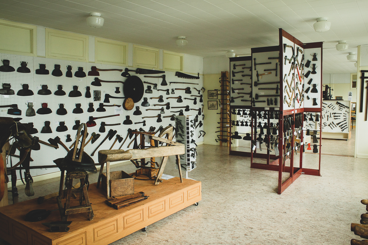 Musée des outils anciens de Saint-Rémi-de-Tingwick - Plus important musée d' outils anciens au Canada